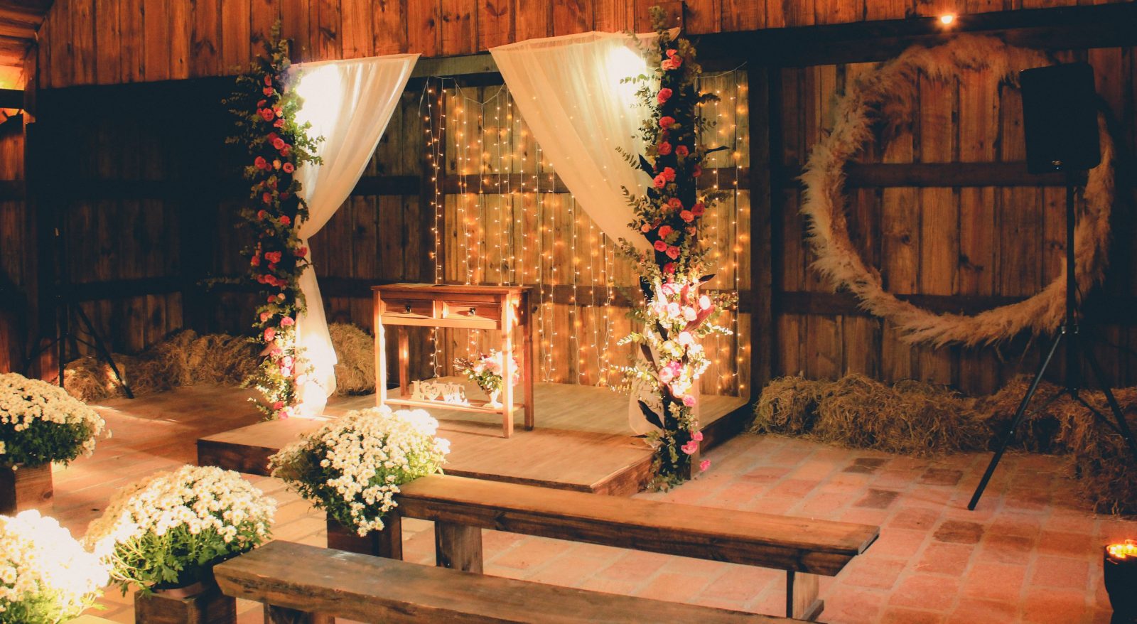 Wedding Backdrop Ideas for the Ceremony