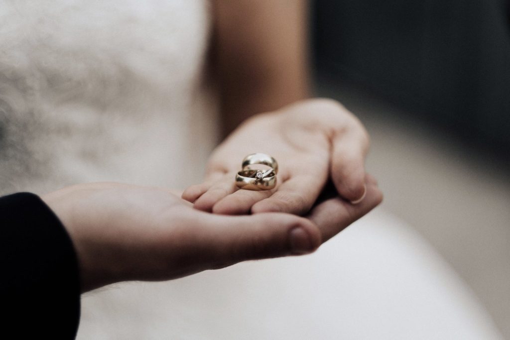 4 Tips To Host An Intimate Wedding Celebration