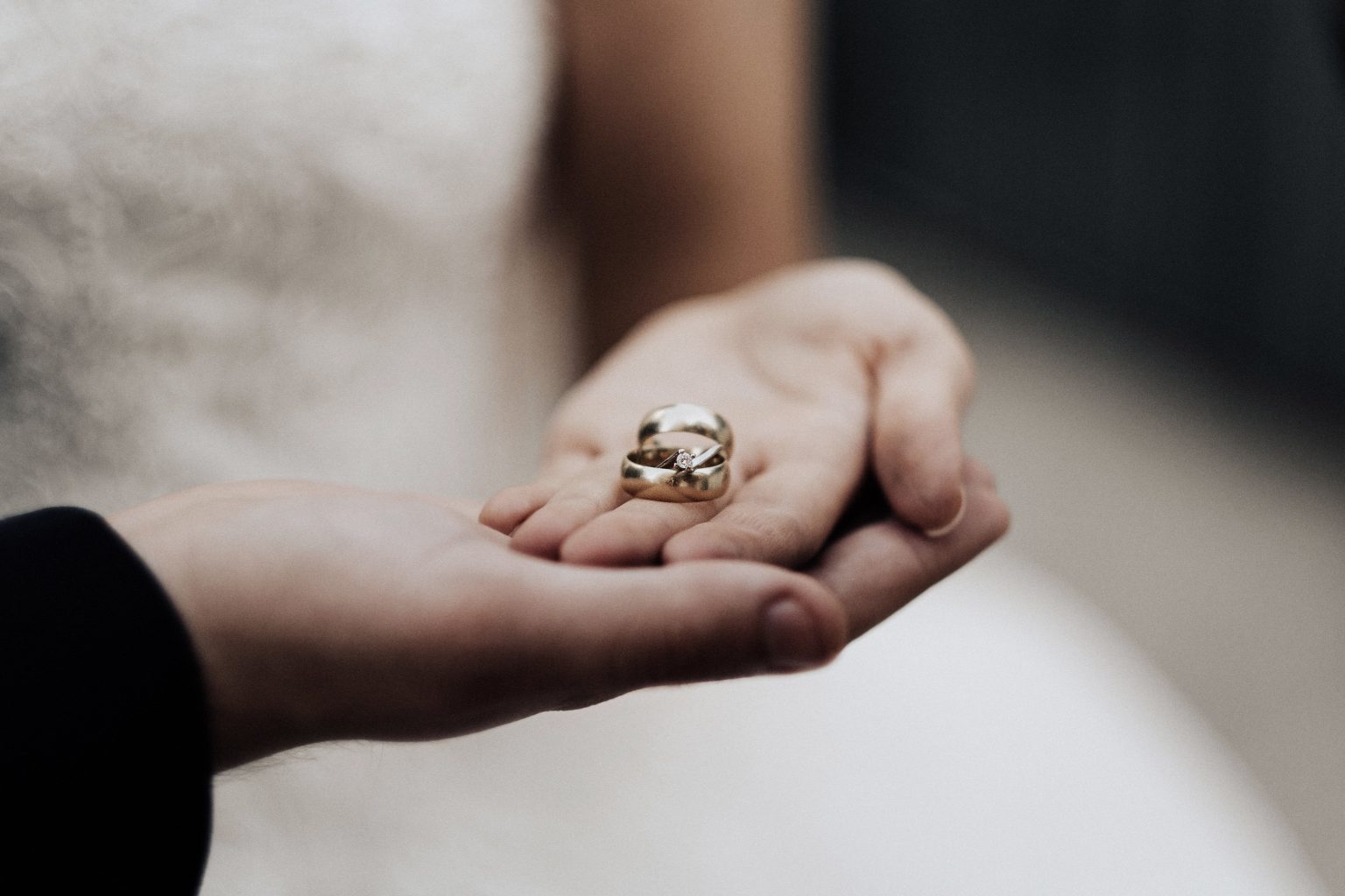 4 Tips To Host An Intimate Wedding Celebration