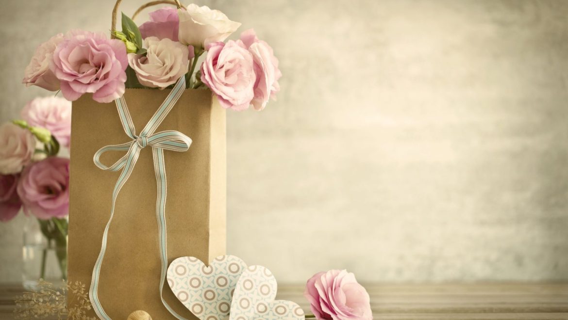 7 wedding gift ideas for couples